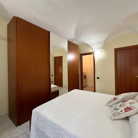 アパート Trilocale 4 Posti Letto Nel Cuore Storico Di - Wh -